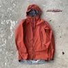 Designers märke Windbreaker Hooded Jackets Herrens medeljacka med full dragkedja i rött