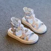 Sandals Girls Roman Shoes 2023 Été Nouveau enfant à la mode et petite fille Baolu Toe Princess Fashion Brand H240510