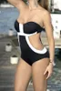 女性用水着黒と白のカラーブロックかわいいワンピース水着の女性