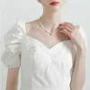 Broschen weiße Kamellien Blumen Brosche Stifte Perle Quasten Corsage Schmucklegierung Stahl für Frauen Hemdkragen Kleidungszubehör