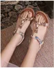 Hip Bohemian Beach Shoes Summer Sandal Women Plat Bottom Träsken Buckle Open Toe Sandaler Womens Fenty Slides 240228