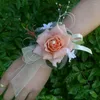 Dekorative Blumen 1PC Hochzeit oder Abschlussballblume Corsage Armband Seiden Rosenbouquet für Braut Bruidsboeket