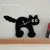 Corloges murales intéressantes Black Running Cat chien horloge murale dessin animé en acrylique de mode de mode salon décoration maison cadeau Q240509