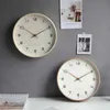 Horloges murales Nordic European Horloge en bois Design moderne Minimalis Wood Mute Salon Cuisine Home Decoration Q240509