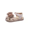 Sandals Girls Princess Chaussures 2024 Été respirant Soft Sole Childrens Baby Beach Baotou Tide H240510