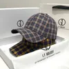 Ball Caps Mens Red Plaid Cap Classic 6 Panneau Caps Basball Caps Ajustement papa Fashion Visor de sortie extérieure verte jaune Visor Y240507 Visor Y240507