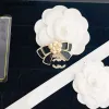 Broches Bijoux broches broches noires 18K Brooch Designer Womens Love Brooches Spring New Brand Flower Pins Brooch mode polyvalent Je