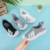 Sneakers Childrens Flying Weaving Sportschoenen Ademend 2024 Zomer Nieuwe Girls Casual Fashion Soft Sole Boys Running H240510