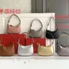 Summer Vo Crossbody Litchi Event Bags Stud Hobo New 2024 V-button Underarm Zipper Handbag Shoulder Designer Vallenteno Pattern Bag Vslings 5ZDA