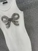 2024 Nouvelle mode de luxe en tricoté Sweet Diamond Bow Elegant Tank Robe Femme O-Neck Sans manchins Modèle de paillettes Straitement Robe