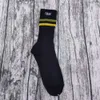 Skarpetki męskie Socki damskie Lin Four Seasons Hafted Mid Barrel Piasped Letter Para Casual Sports Wygodne skarpetki uadm