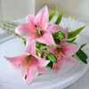 Dekoracyjne kwiaty symulowane kwiat Single 3 mini lilia dekoracja domowa Pogografia Ceremonia ukończenia studiów Walentynki