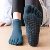 Chaussettes de femmes coton cinq doigts yoga mode masculin à bout ouvert du bateau à orteil respirant invisible à la cheville à coupe basse courte