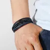 Bracelets de liaison pour hommes rétro créatif symbole en cuir simple en cuir multicouche