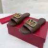 Top Luxury Sandals Sendin pour femmes de mode de mode senior Lettre de mariage Dîner de mariage Sandales des curseurs féminines 0501V