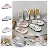Top Luxury Designer Sandals pour femmes Sandals Slipper 2024 Été Nouveau blanc Purple Semed Shoes Flat Bottom Bottom Lazy Casual