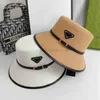 Damesontwerpster Triangle Letter Straw Hat Gentleman Cap Top Zon Hoed mode gebreide hoed pet voor mannen vrouw brede rand hoeden zomer emmer hoeden