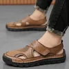 Trendy Designer Männer Sandalen mit atmungsaktiven Freizeitschuhen Leichte Nonslip Beach Flip Flops Man Platform Cave 240419