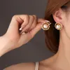 Boucles d'oreilles de goujon à fleurs en perles bijoux de base pour dames