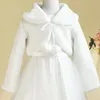 2022 White Winter Jacka Girls Kids Capes Warm Long Sleeve Wedding Flower Girl Wrap Jacket Brud Little Girls Coat Accessories In Stoc 2284