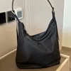 Kobieta w torbie dżinsowej torebki torebki na ramionach torba pod pachami projektant crossbody torb