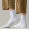 Chaussettes masculines tube moyen de serviette anti -kide inférieur de coton absorption de basket-ball sportif standard