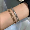 La prima scelta della gente per uscire dal braccialetto stretto bracciale essenziale e trifoglio in alto con il bracciale Vanley comune