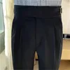 Britse stijl Heren High Tailed Casual Dress Pants Mens Belt Design Ultra-dunne broek Formele kantoor Sociale trouwfeestjurken Set broek 240429