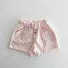 Shorts de style coréen pantalon pour tout-petit Nouveau bébé d'été shorts garçons et filles Plaid décontracté et respirant Childrens shorts D240510