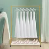 Decoratieve platen Goud ijzeren kledingrek met planken en universele wiel trouwjurk Bridal Garment Stand