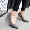 Scarpe casual in suolo paillettes di paillettes di moda per paillettes alte piattaforma più dimensioni con punta femminile pompe da donna con fibbia da donna caviglia per la caviglia 2024