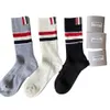 Chaussettes masculines Nouvelles tb gros fil de fil à la main cousu à la main Black and White Grey Men and Womens Couples Sports Trend Marque Pougled Cotton chaussettes BL5K