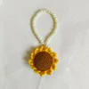 Fleurs décoratives artificielles artificielles à la main au crochet de tournesol miroir des accessoires suspendus pour le charme de fleur de vue arrière