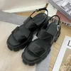 Üçgen Tasarımcı Prad Topuklu Elbise Ayakkabı Spor Ayakkabıları Glitter Siyah Beyaz Mavi Kahverengi Deri Deri Düğün Ayakkabıları Parti Bayanlar