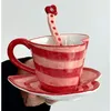 Filiżanki spodki retro czerwona kawa kubek do kubka miłosnego i talerz unikalny kreatywny popołudniowy zestaw herbaty ręcznie malowany ceramiczny prezent urodzinowy