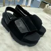 Comfort ben noto designer di sandali UG uomini e donne La stessa chiusura in velcro a punta a punta spessa casual Venus Slides Slivers Times 35-42