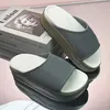 Sandálias de grife lesão de borracha sandálias femininas masculas chinelas lisadas listras listradas sandálias de luxo ao ar livre piscina preta sandálias 35-45
