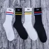 Skarpetki męskie Socki damskie Lin Four Seasons Hafted Mid Barrel Piasped Letter Para Casual Sports Wygodne skarpetki uadm