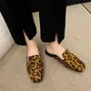 Slippers Leopard Femmes Flats Mules Chaussures printemps 2024 Fad Slingback Slippers Designer New Flip Womens Casual Walking Zapatos Bless