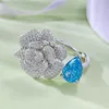 Bague de cluster de cluster Spring Camellia Ring 925 argent incrusté 7 10 fleur bleu de mer coupée petite et à la mode polyvalente simple