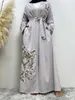 Etnische kleding Nieuwe moslimvrouwen Fashion Cardigan Long Slve Midden -Oosten Damesjurk Saoedi -Arabië Dubai Damese Dress Borduurwerk Jurk Show T T240510