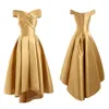 Sexy Gold Satin Off Spalla da ballo Abiti da festa corta Fronte Long Back Pleats Hi Lo Cocktail Dress Abito da sera eleganti Abendkle 2866