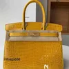 Designer -Bag Damenhandtaschen alle manuellen Wachs Frauen Fadenfäden Sie glänzende Krokodilhautberngoldschnalle tragbar haben Logo