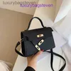 Luxury Hremms Kelyys Soft Leather Designer Handle Bags Crossbody Handväska med känsla av lyxig utsökt mode Nya trendiga koreanska har riktig logotyp