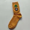 Chaussettes masculines printemps nouveau produit à la mode rue brodée Cartoon Duckling Pattern personnalisé Internet Red Sports Mid Cap Socks Trendy 2B6m