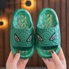 2024 neuer Designer Black Anti Slip Soft Soled Pantoffeln für Haushaltsjungen Sandalen für Kinder Innens Sommer Eltern-Kind-Sandalen