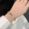 Volkeren eerste keuze om uit te gaan Essentiële armband zilveren smalle armband met lichte luxe en eenvoudig ontwerp kralen met gemeenschappelijke vanley armband