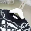 NIEUWE BABY Tracksuits Girls Summer Suit Kids Designer Kleding Maat 90-150 cm Symmetrisch patroon Volledige afdruk T-shirt met korte mouwen en shorts 24 May