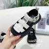 Sandals 2024 Summer New Childrens Shoes Non Slip Girls Princess Little Leather with Sole Sole و Hollow H240510