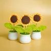 Fleurs décoratives Sunflower décor à la maison en tricot plante en pot à la main